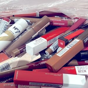 🌟 Don't miss out! Makeup sale alert!